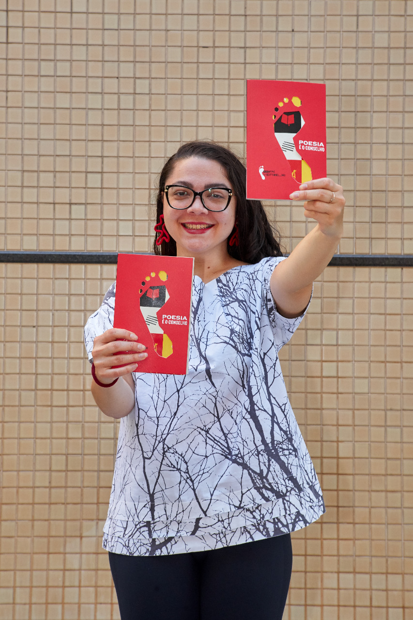 Slam Pé Vermelho lança primeiro livro de poemas